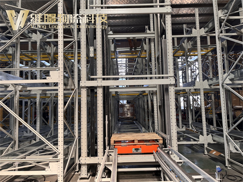 托盘四向穿梭车让货物 “横竖都能跑”，周转速度翻倍