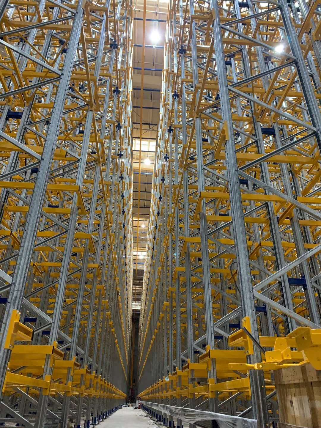 智能仓库：让汽车多品种混线生产 “供储产” 精准联动