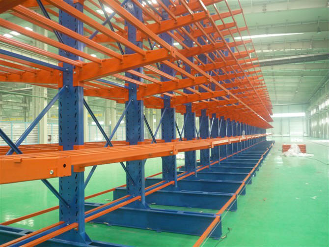 悬臂货架的核心构造：为长物料量身定制的“专属货架”